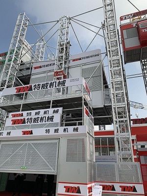 ツインマスト SCE500 建設現場 30 人用重用リフター/大ケージ付き重用リフター