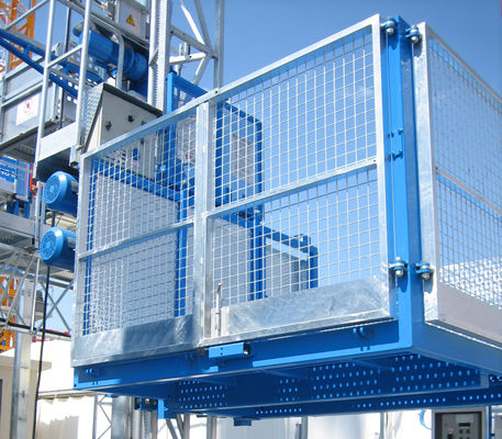 5トンの建設現場 ハイスト 色 パーソナライズされた素材と開いた上側の檻を持つ乗客ハイスト,サイズがカスタマイズできます