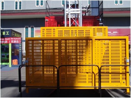 ホットガルバニズされたマスト 21m/Min 2000kg 材料のためのラックとピニオン建設ホイスト