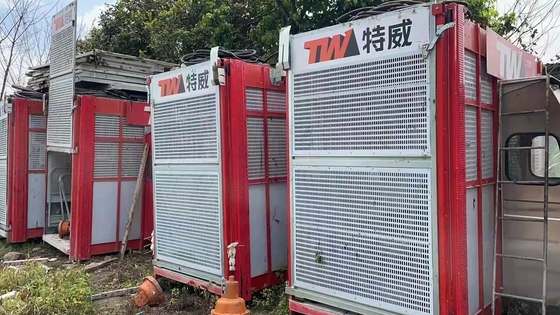 使用されたビルドリフトとVFDドライブと熱電熱マストセクション